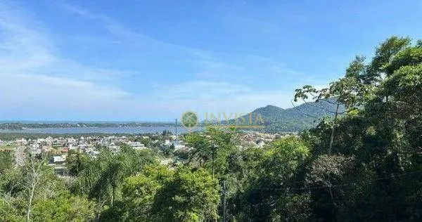 Terreno de 13.750 m² à venda em Florianópolis.