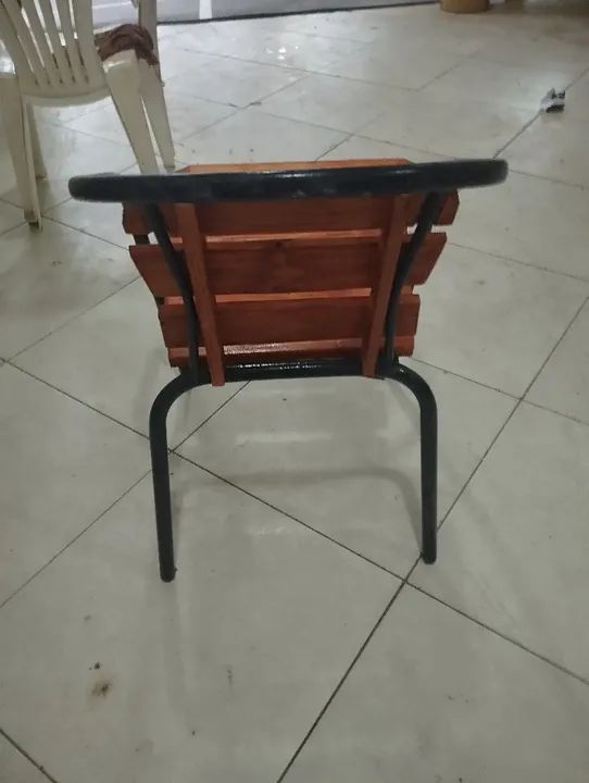 Cadeira de ferro com madeira - Foto 2