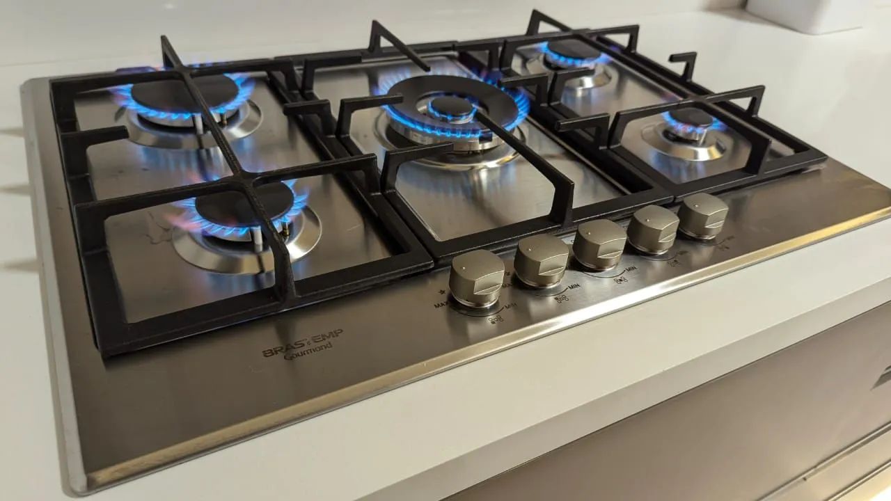 Cooktop 5 bocas Brastemp Gourmand Inox com duplachama e trempe com ferro fundido 220V - Foto 3