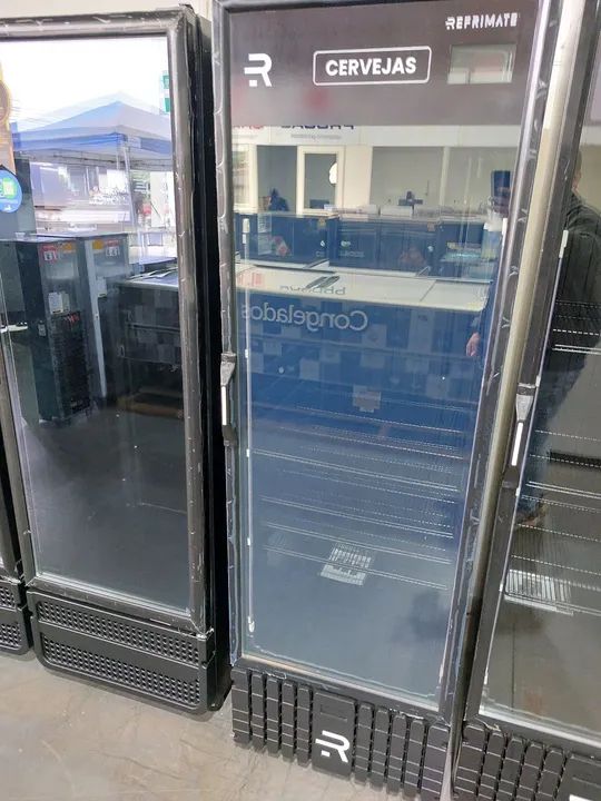 Cervejeira expositora 570 litros full black nova 