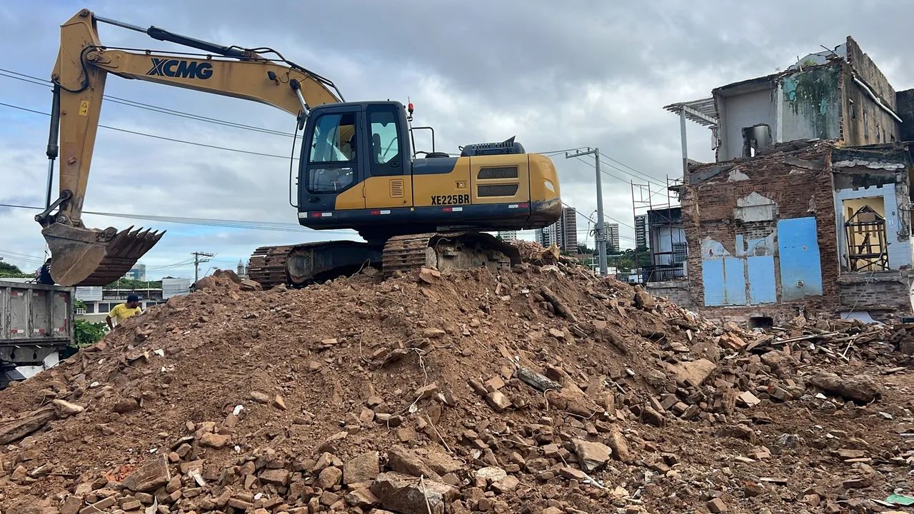 Aluguel de escavadeira diária e mensal 
