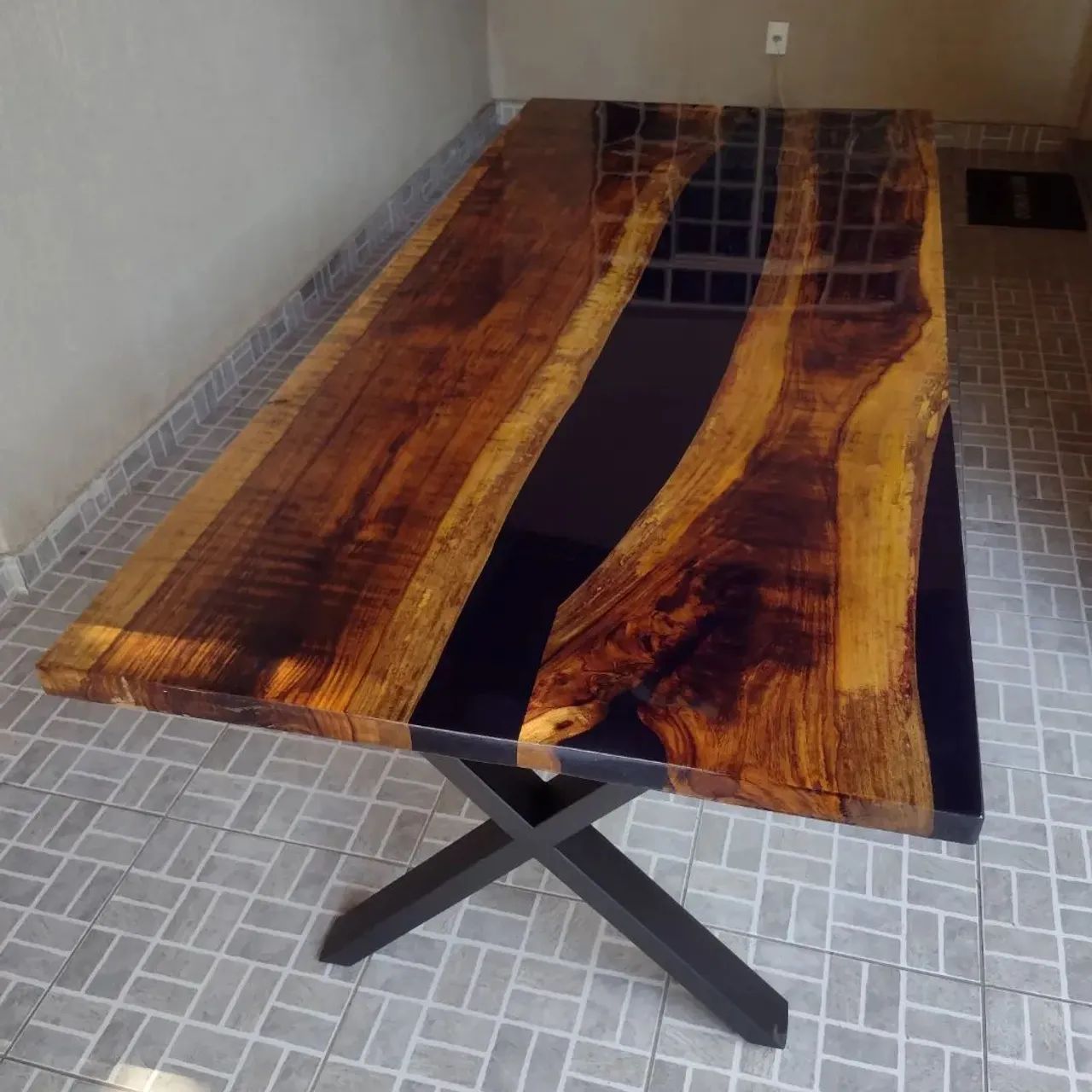 Mesa Rústica em madeira e resina epoxi - Foto 2