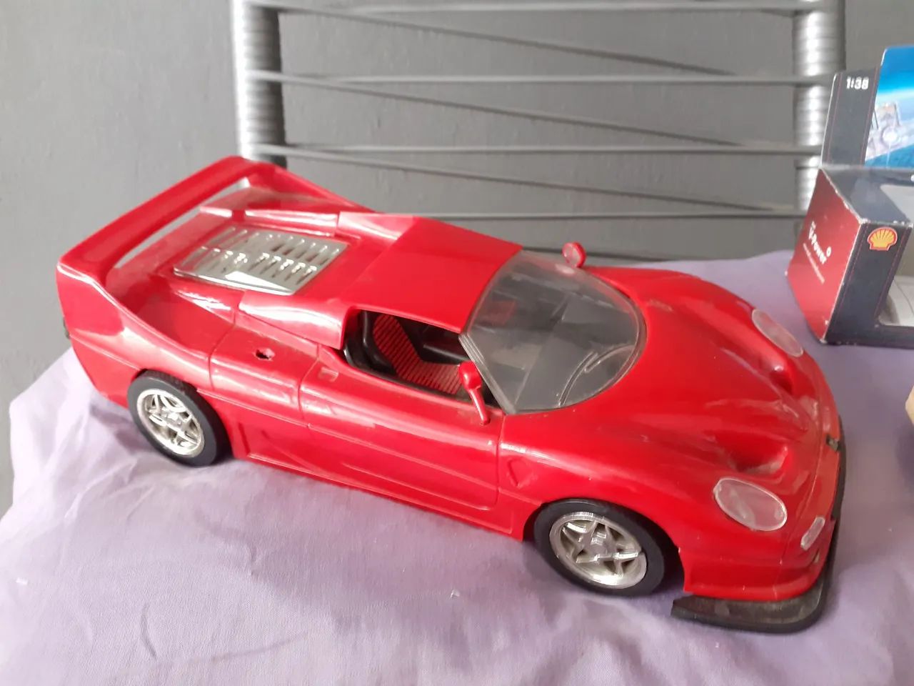 Carros de corrida Ferrari em miniatura - Foto 2