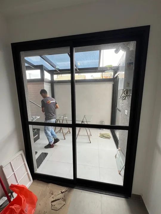 Porta de vidro temperado com moldura preta - Nova - Foto 3