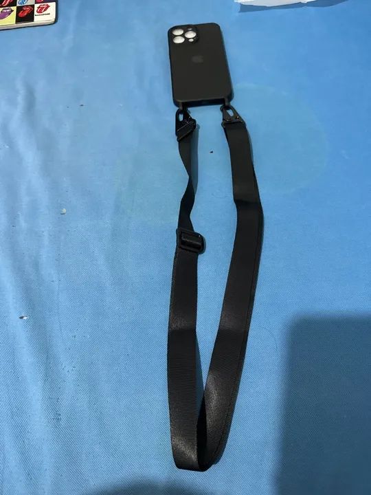 Capa iPhone 15 Pro Max com Alça - Foto 4