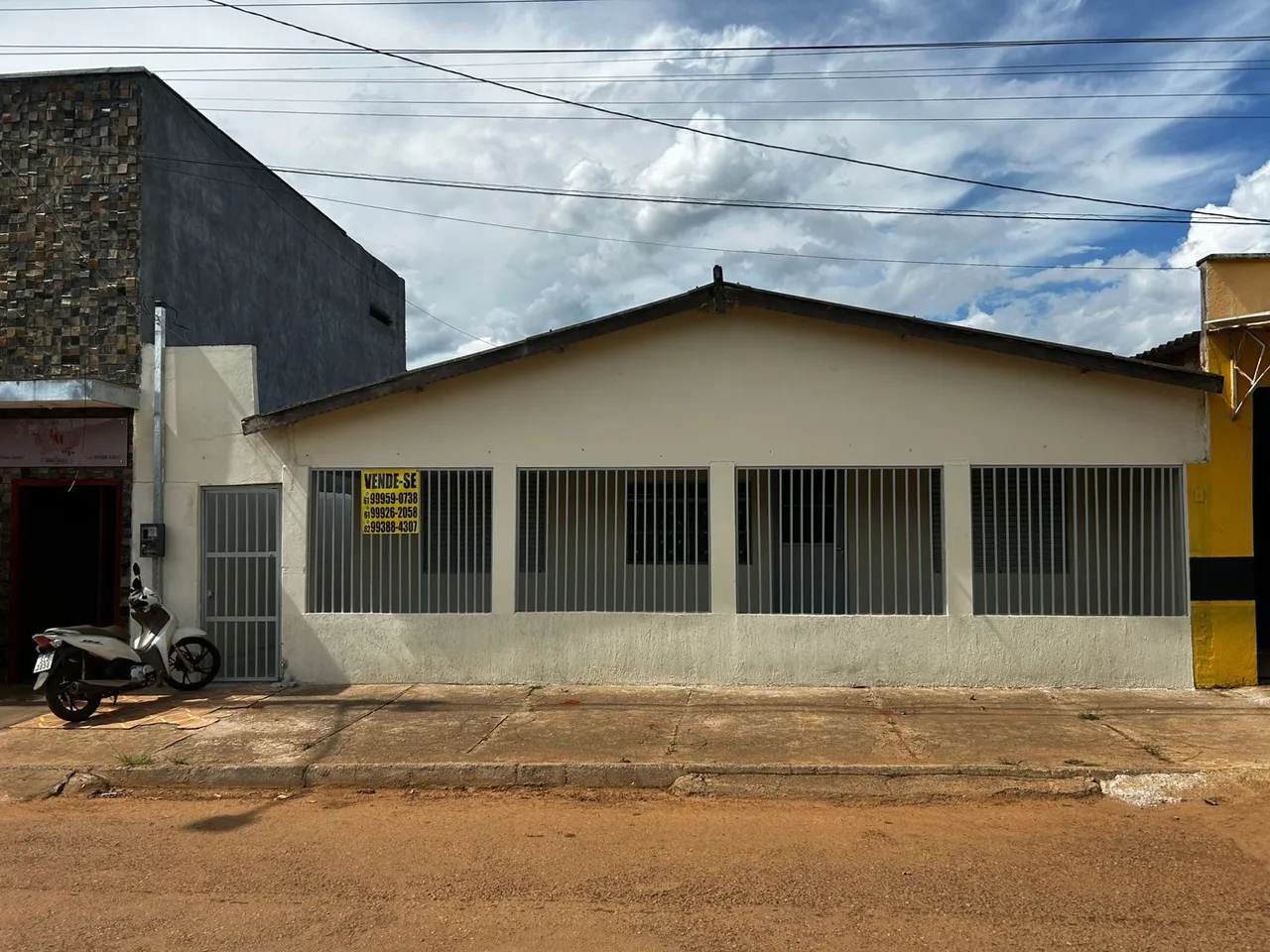 Casa Alexânia Centro, Escriturada, Lote Vazado