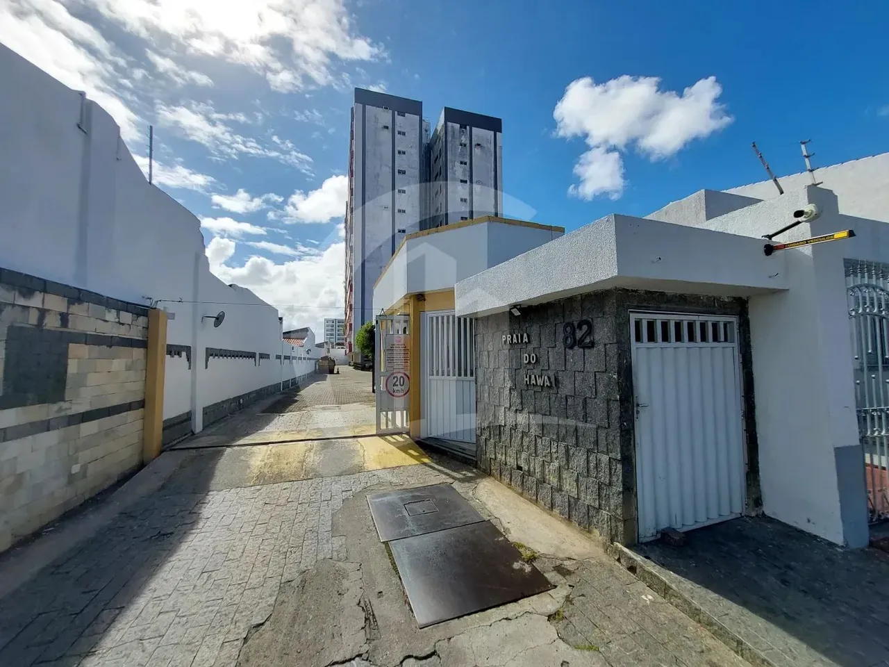 Apartamento mobiliado no Cond. Praias do Hawai, no bairro São José.