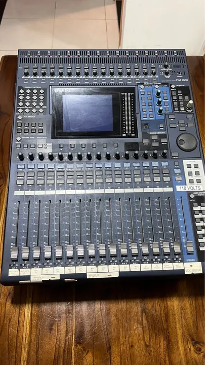 Mesa de som digital Yamaha DM1000