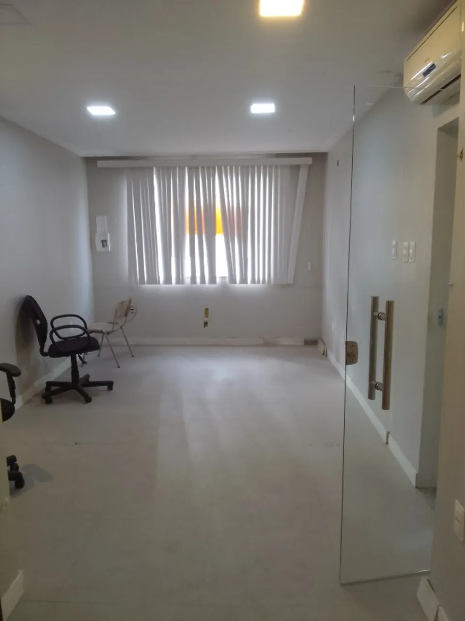 Aluga uma sala comercial