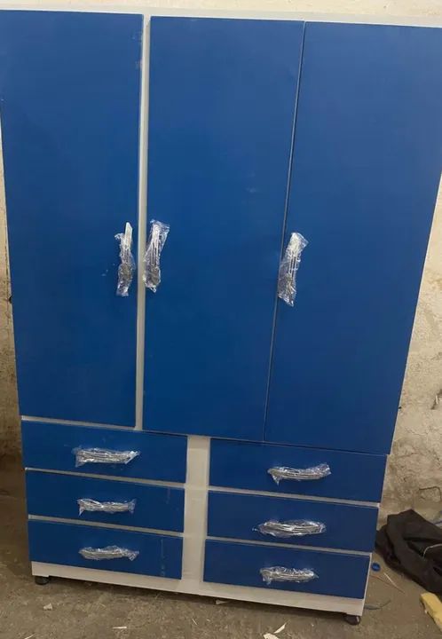 Guarda-roupa 3 Portas com 6 Gavetas em madeira de bloco - Foto 5
