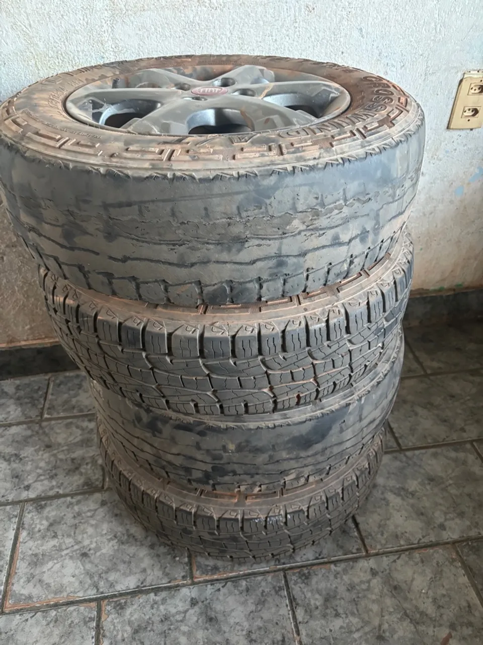 Conjunto de Pneus e Rodas Usados