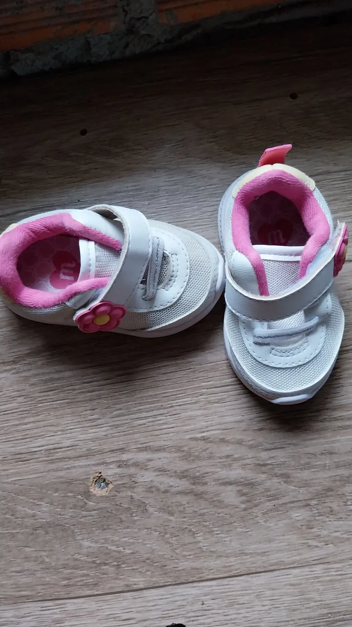 Tênis Infantil branco e rosa
