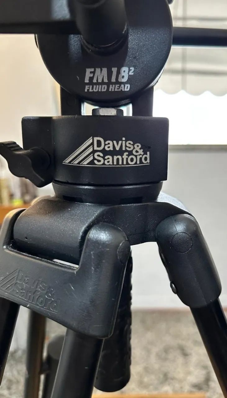 TRIPÉ DE CÂMERA DAVIS & SANFORD PROVISTA 7518B COM CABEÇA FLUÍDA FM18 - Foto 5