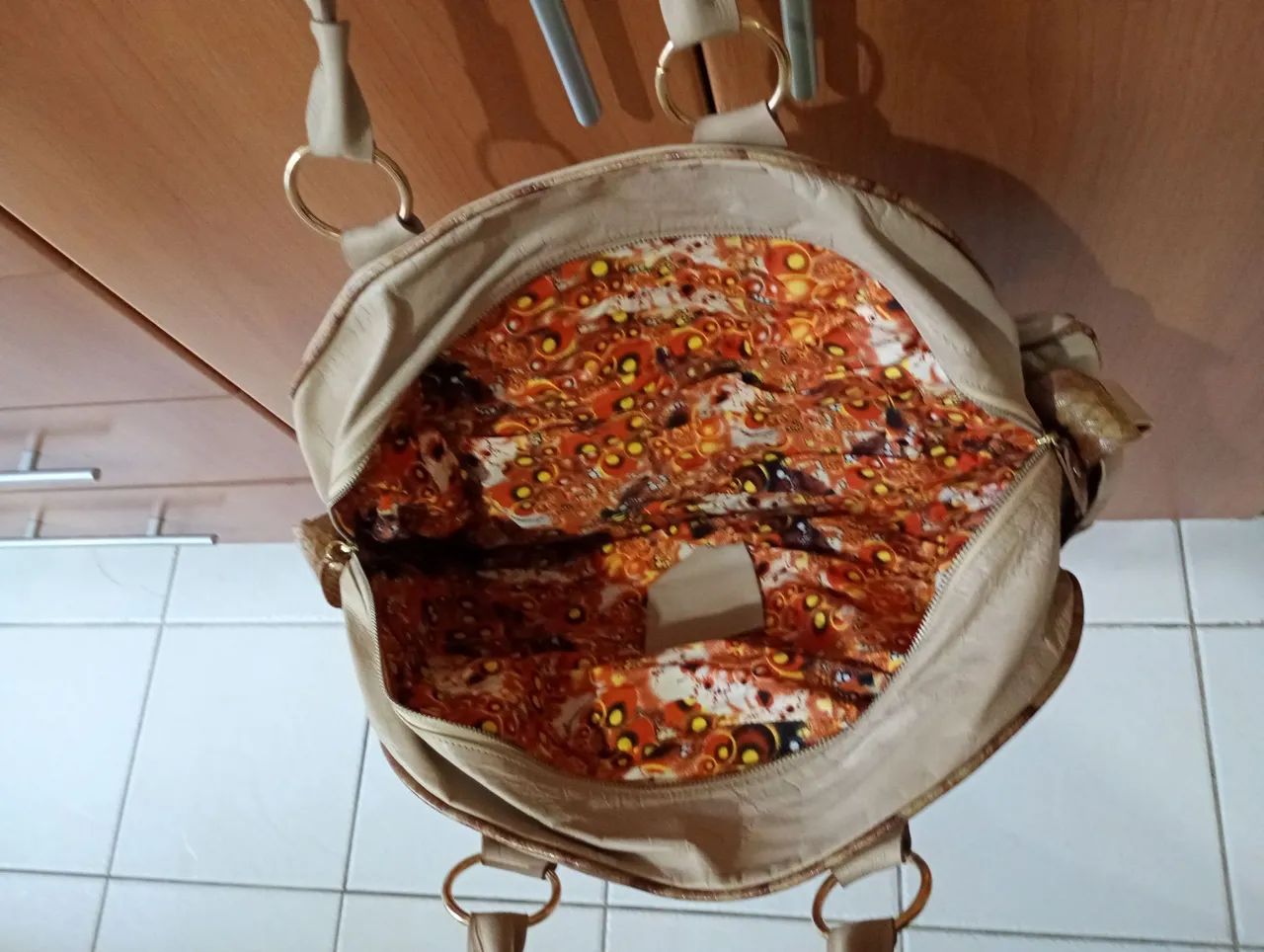 Bolsa de mão elegante com detalhes - Foto 2