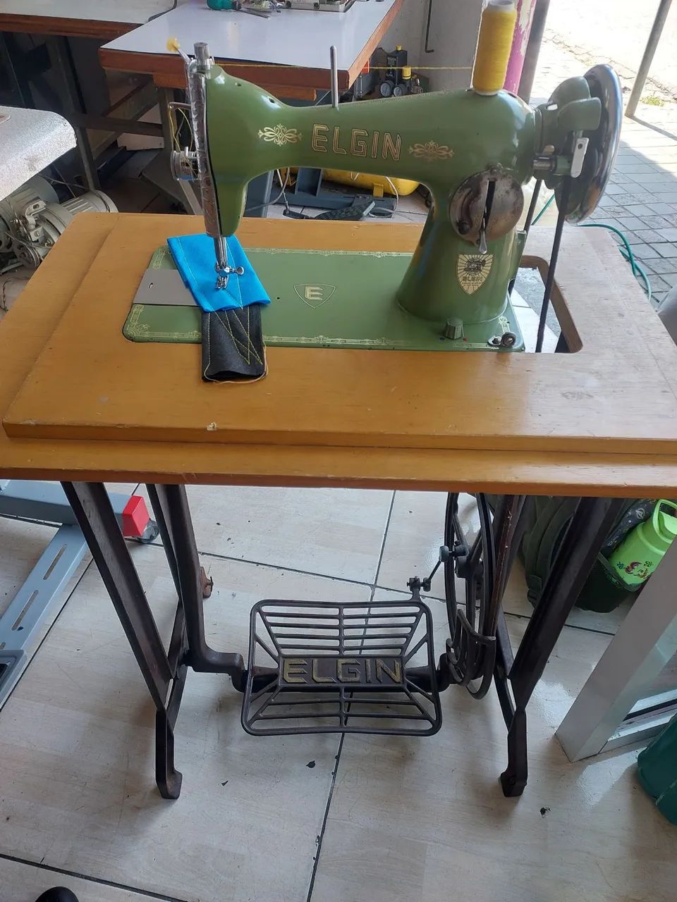 Máquina de costura elgin relíquia funcionando 100% a correia ainda  - Foto 2