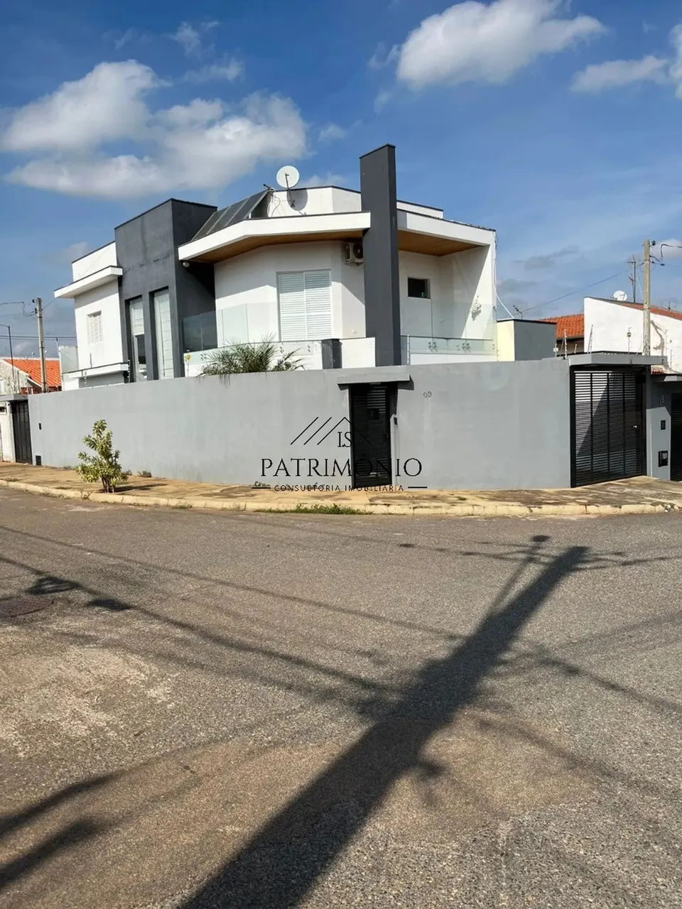 Casa com 3 Dormitórios sendo1 suíte, Á venda por 689.000,00.- Tatuí/SP.