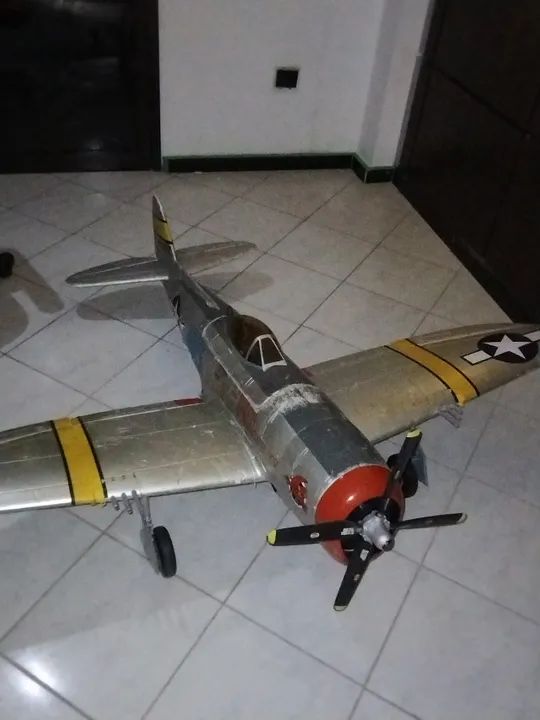 Aeromodelo P-47 thunderbolt (1,8 M de asa)