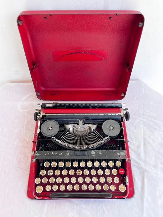 Antiga máquina de escrever alemã anos 40 