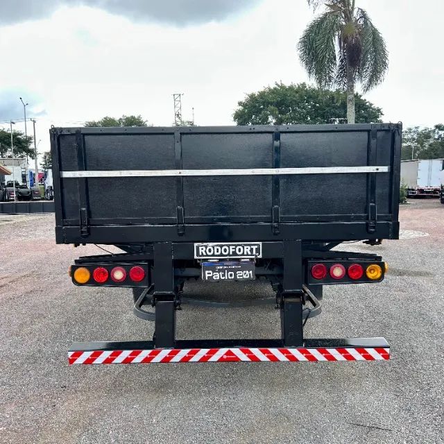 Carreta Grade Baixa/carga seca Rodofort Assoalho Ferro 2013 12,40m c/ 12 pinos conteiner - Foto 5