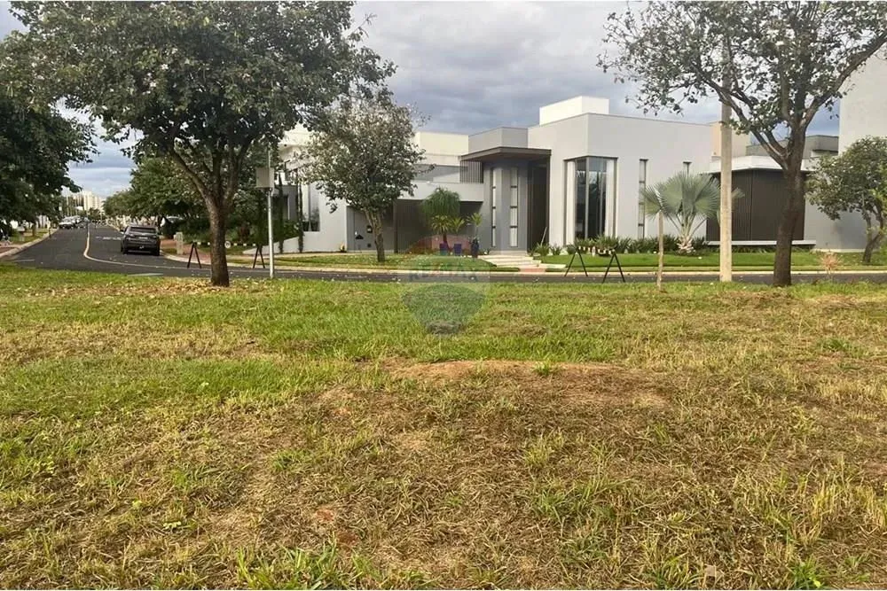 Terreno à Venda no Condomínio Fechado Varanda Sul Exclusividade, Segurança e Lazer Comple