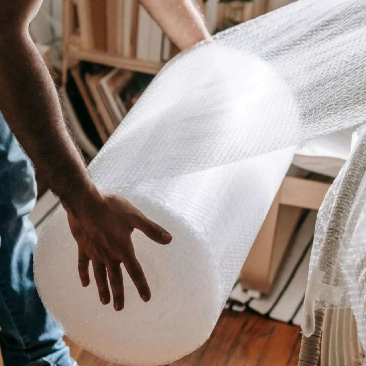 Empacotamento de Mudança - Plástico bolha, Durex, Caixas de Papelão  - Foto 4