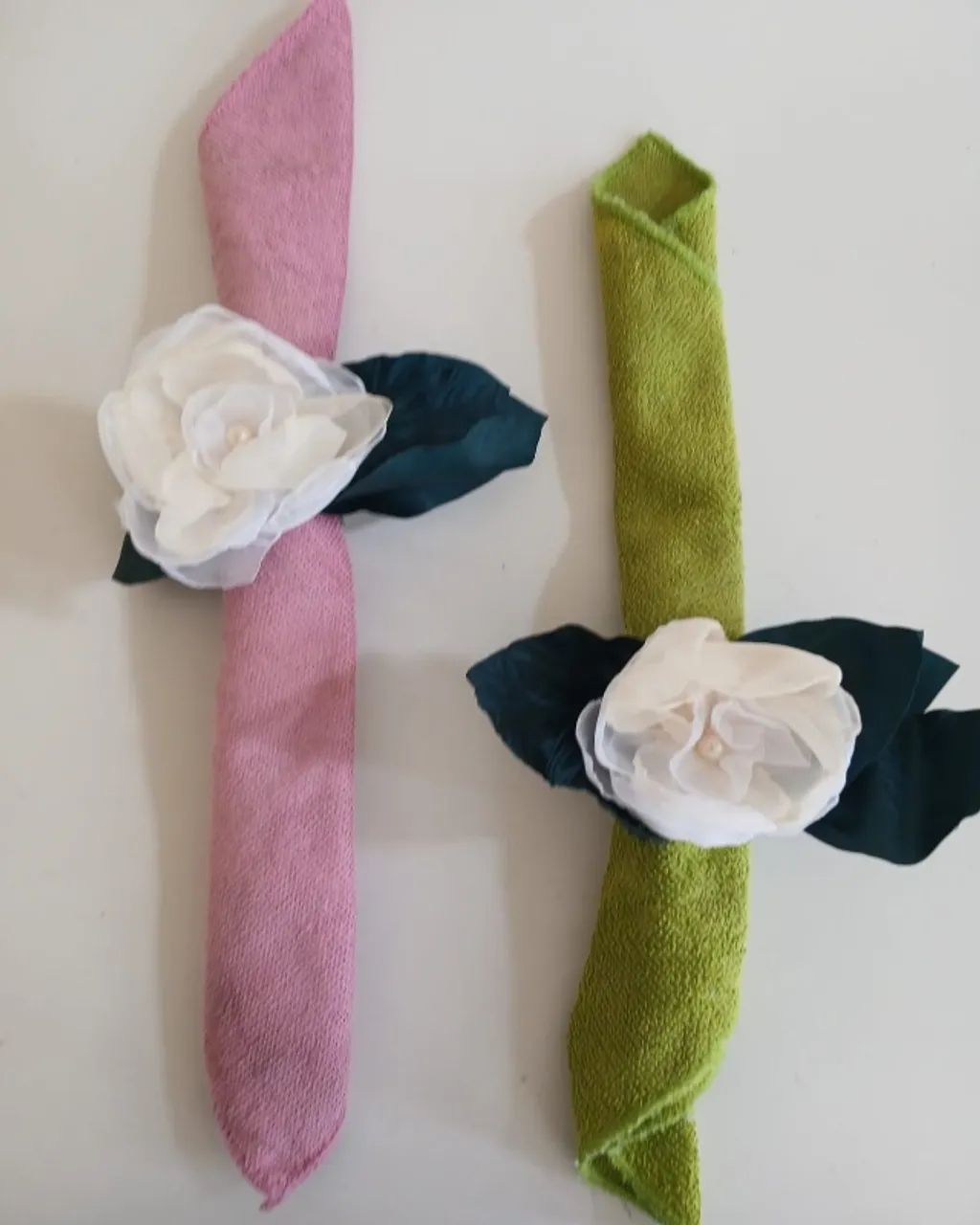 15 porta-guardanapos artesanais de Flor Branca Anel Rosa Argola Pano Tecido Lenço de Mesa