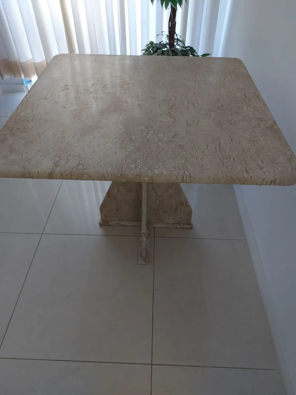 VENDO MESA TODA EM MÁRMORE!