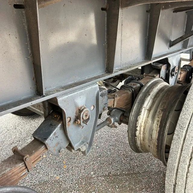 Carreta Grade Baixa/carga seca Rodofort Assoalho Ferro 2013 12,40m c/ 12 pinos conteiner - Foto 10