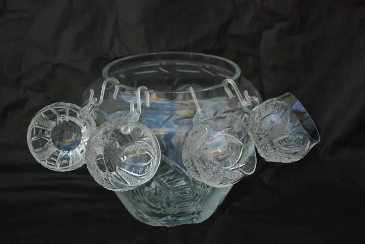 poncheira antiga vidro lapidado com 4 copos , sem concha . - Foto 6