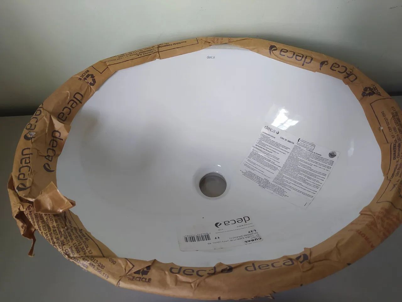 Bathroom sink64330447246594120