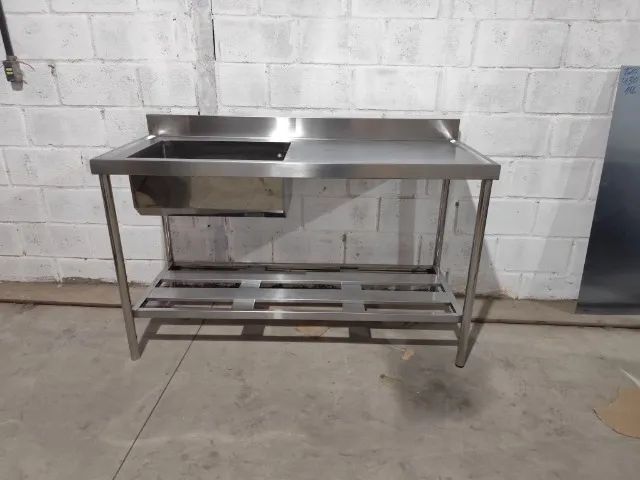 Pia de Inox 1 Bojo - Prateleira Gradeada, Perfeita para Uso Intensivo