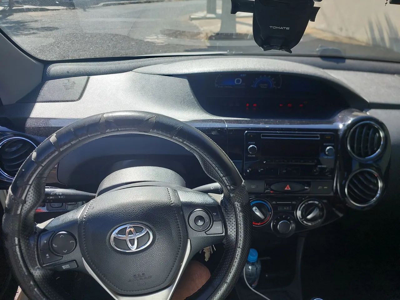 ETIOS 1.5 XS SEDAN MANUAL COMPLETO - Foto 4