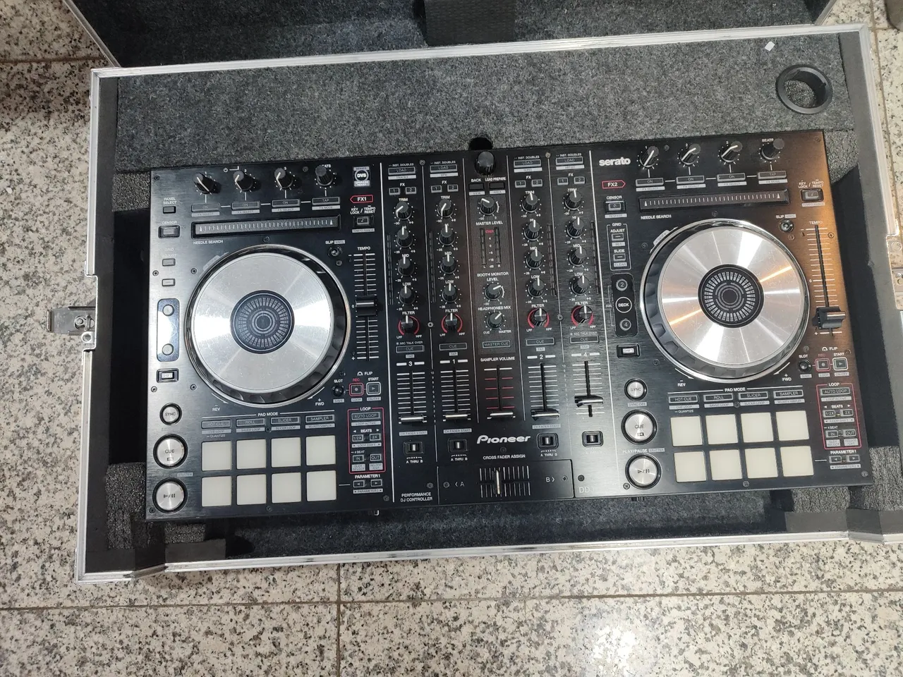 Controladora Pioneer DDJ-SX2