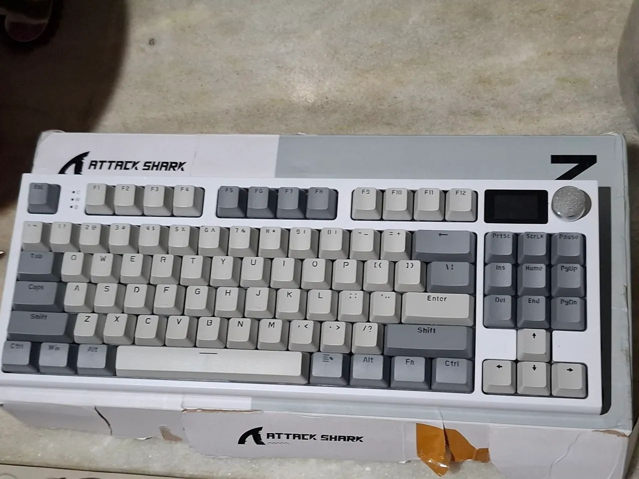 Teclado Mecânico Attack Shark K86 com defeito de fábrica