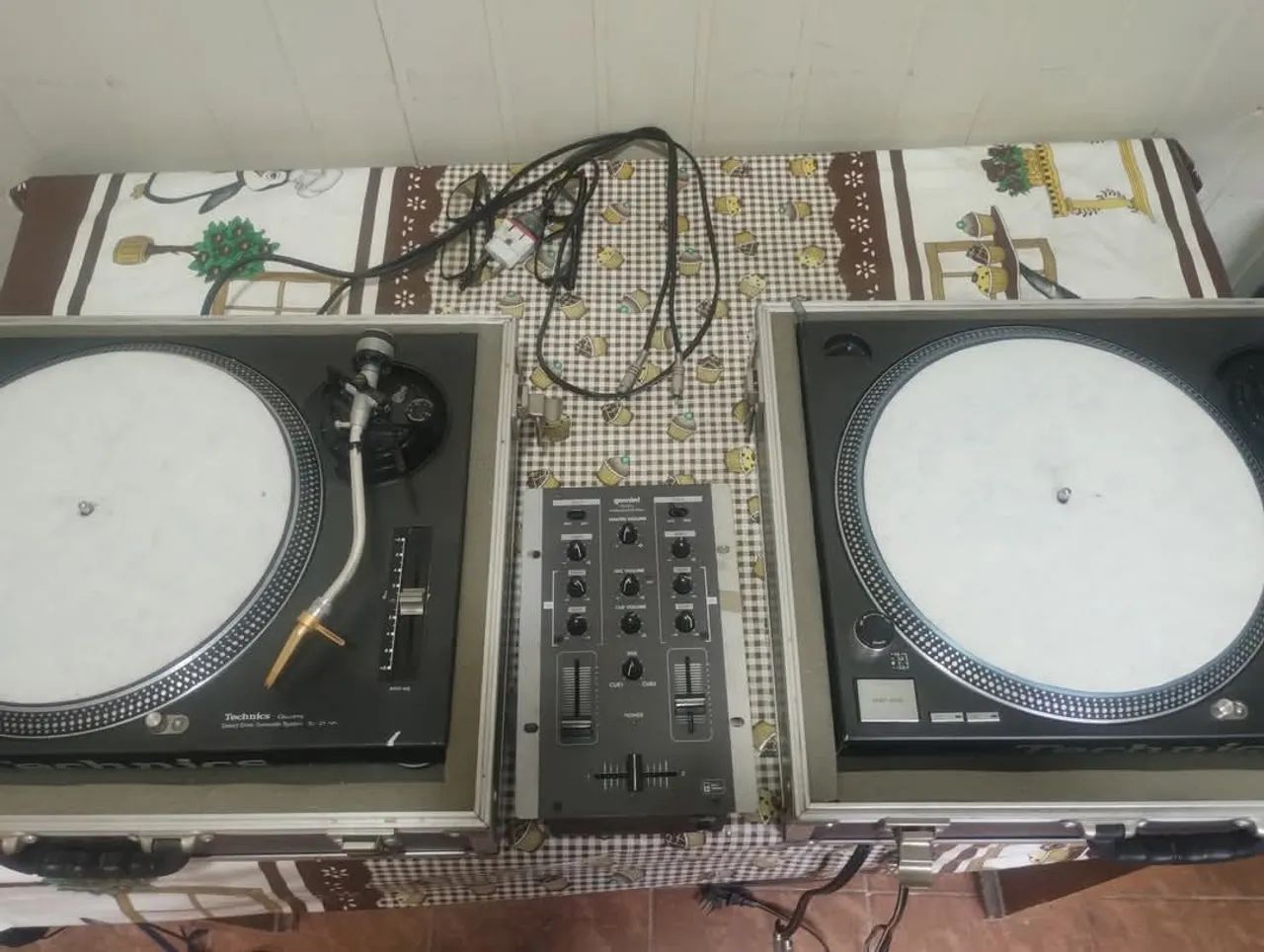Technics SL-1210 MK2 / Mixer Gemini/ Case  - Foto 4