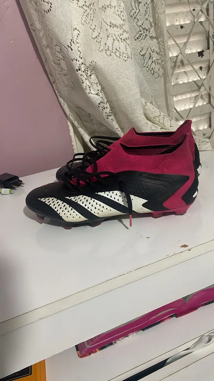 Chuteira Adidas Predator