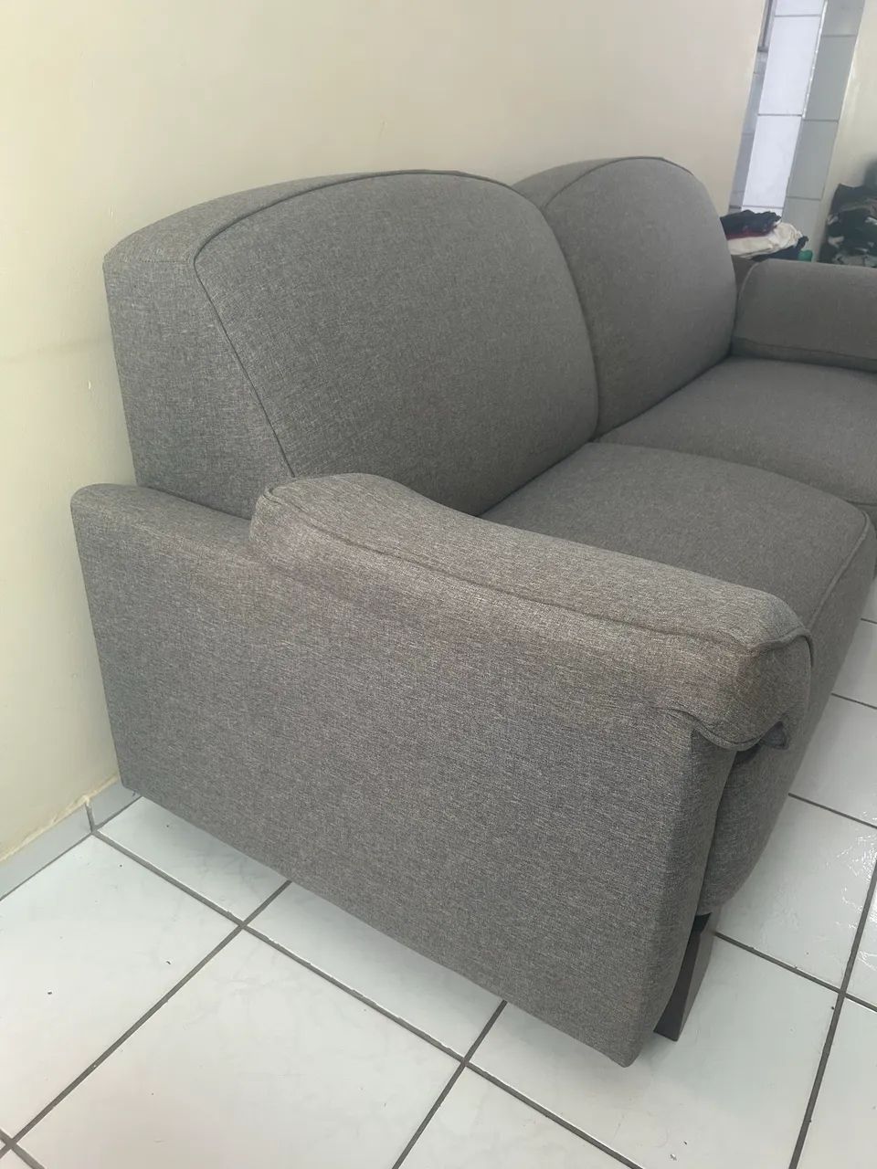 SOFÁ 3 LUGARES SEMI NOVO - Foto 6