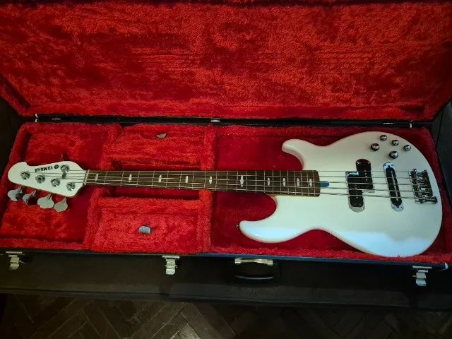 Baixo Yamaha BB615 5c Branco Ativo