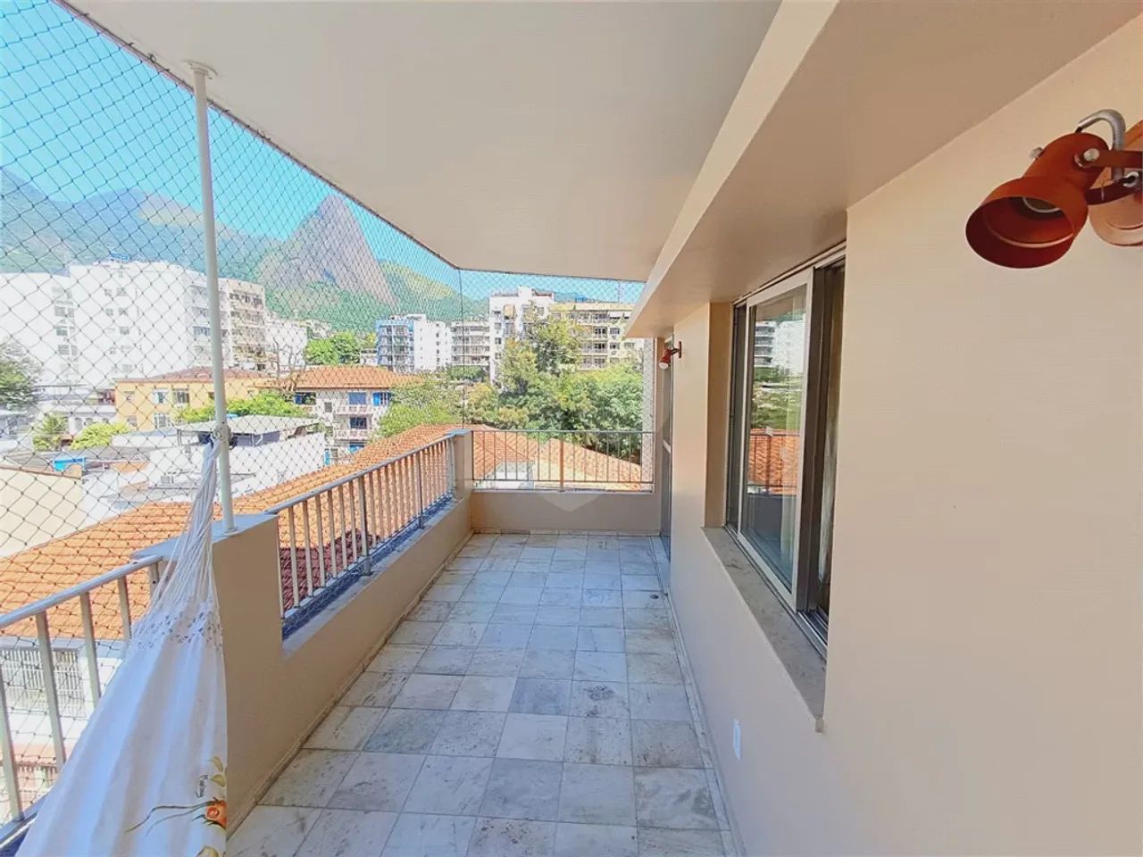 Apartamento para venda possui 95 metros quadrados com 2 quartos em Grajaú - Rio de Janeiro - Foto 2