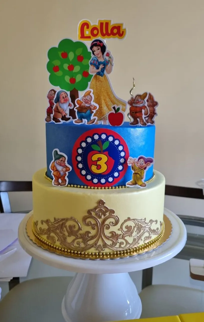 Bolo Fake Branca de Neve