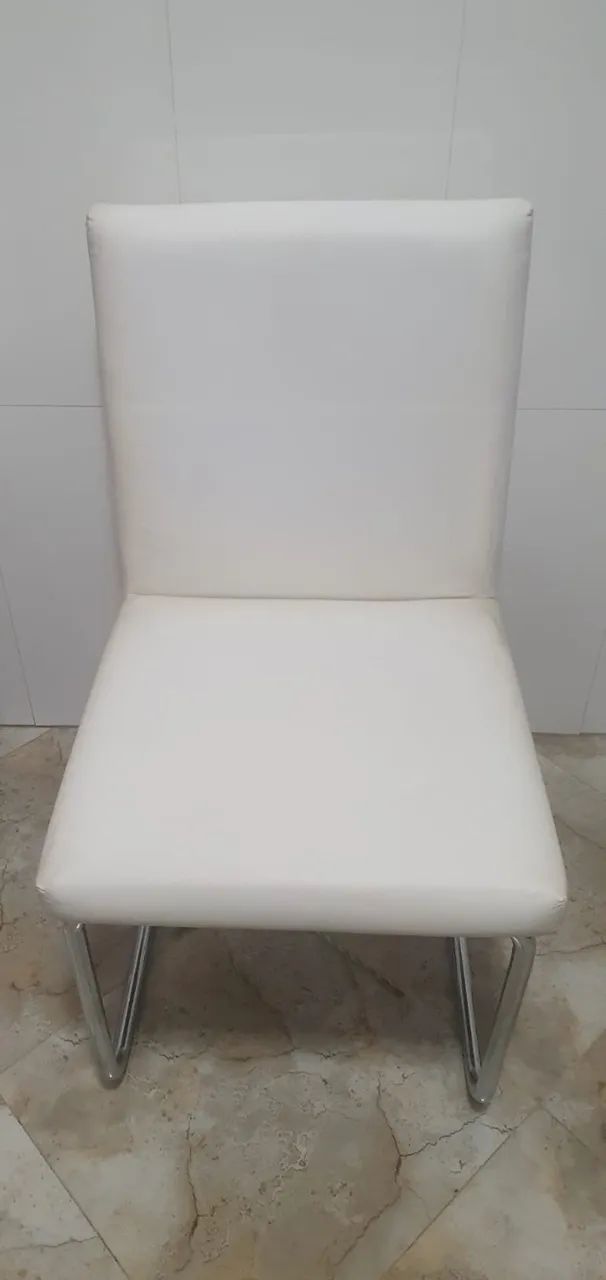 MESA DE COZINHA QUADRADA EM BOM ESTADO