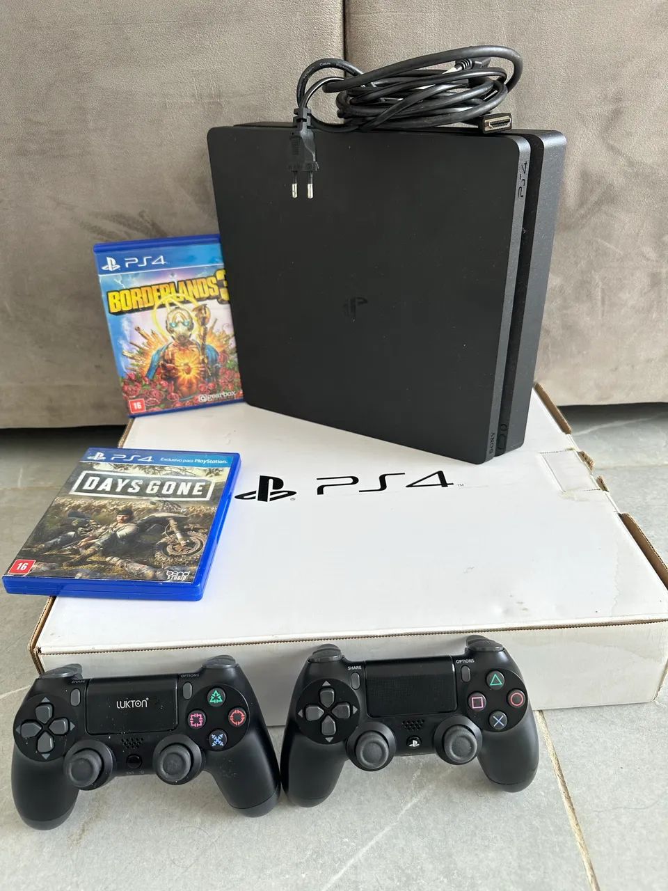 PS4 Slim 1 TB 2 controle 