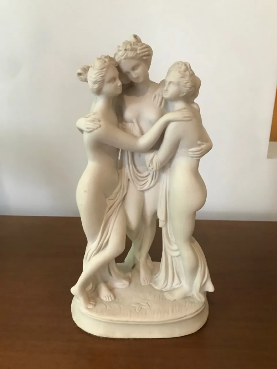 Escultura 3 mulheres em Mármore