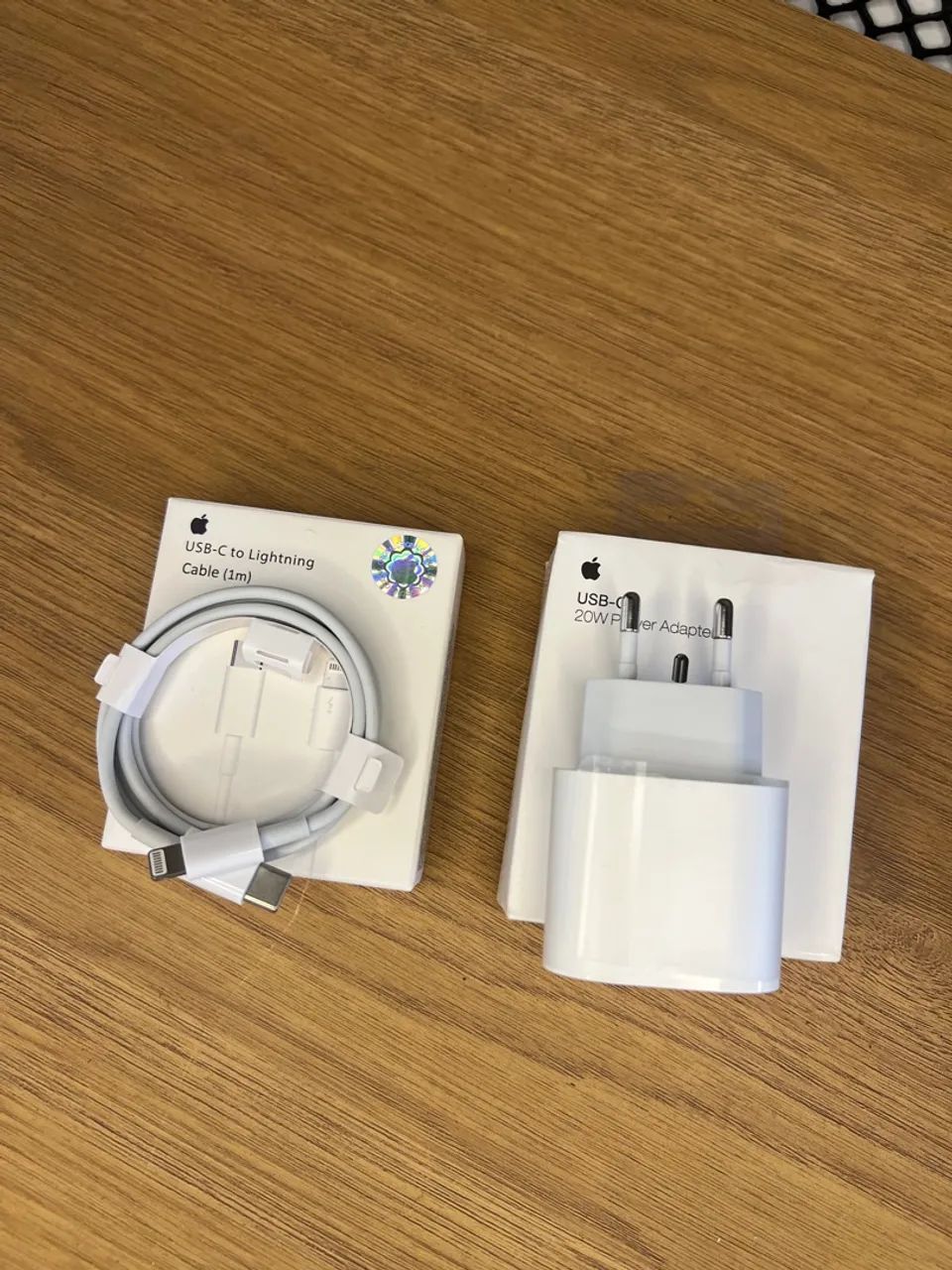 Carregador de IPhone Apple 20W + Fonte e cabo  - Foto 5