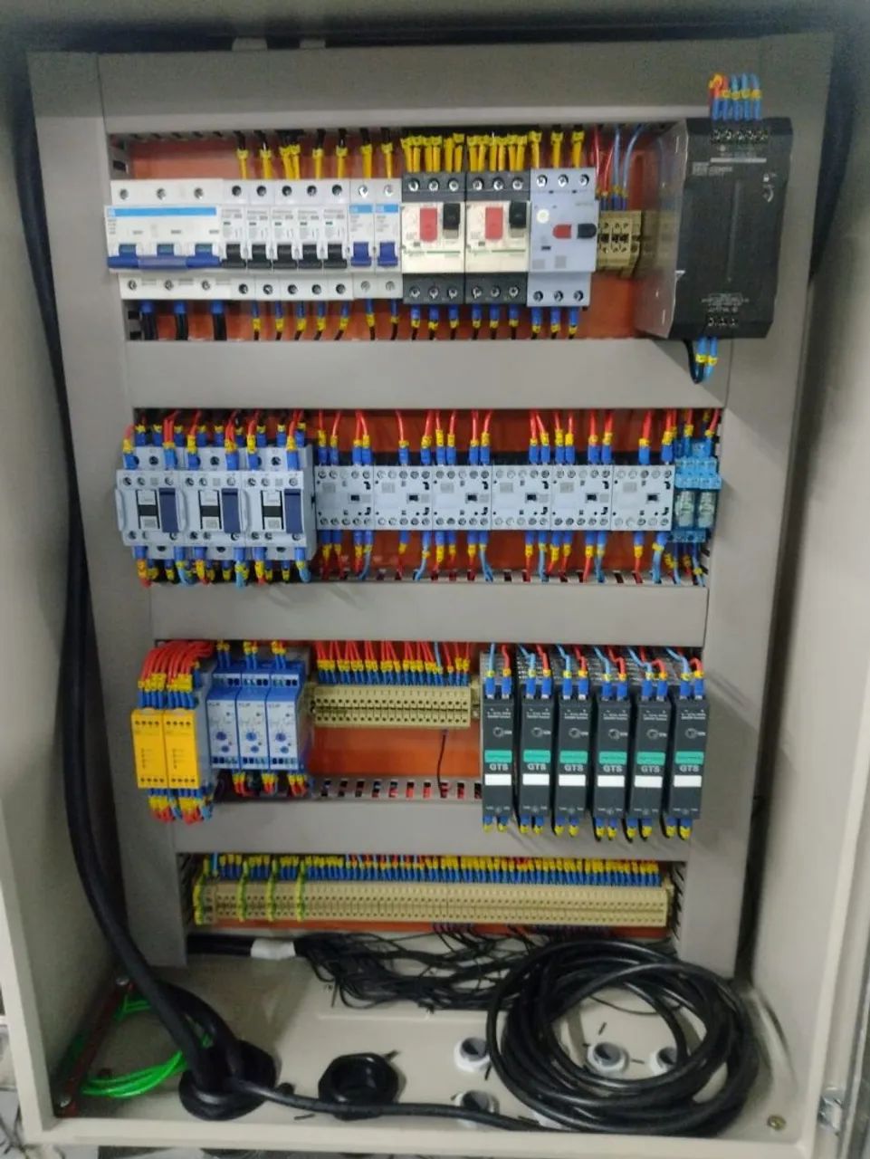 Manutenção de máquina e equipamentos. Reforma de extrusora e corte solda.  - Foto 5