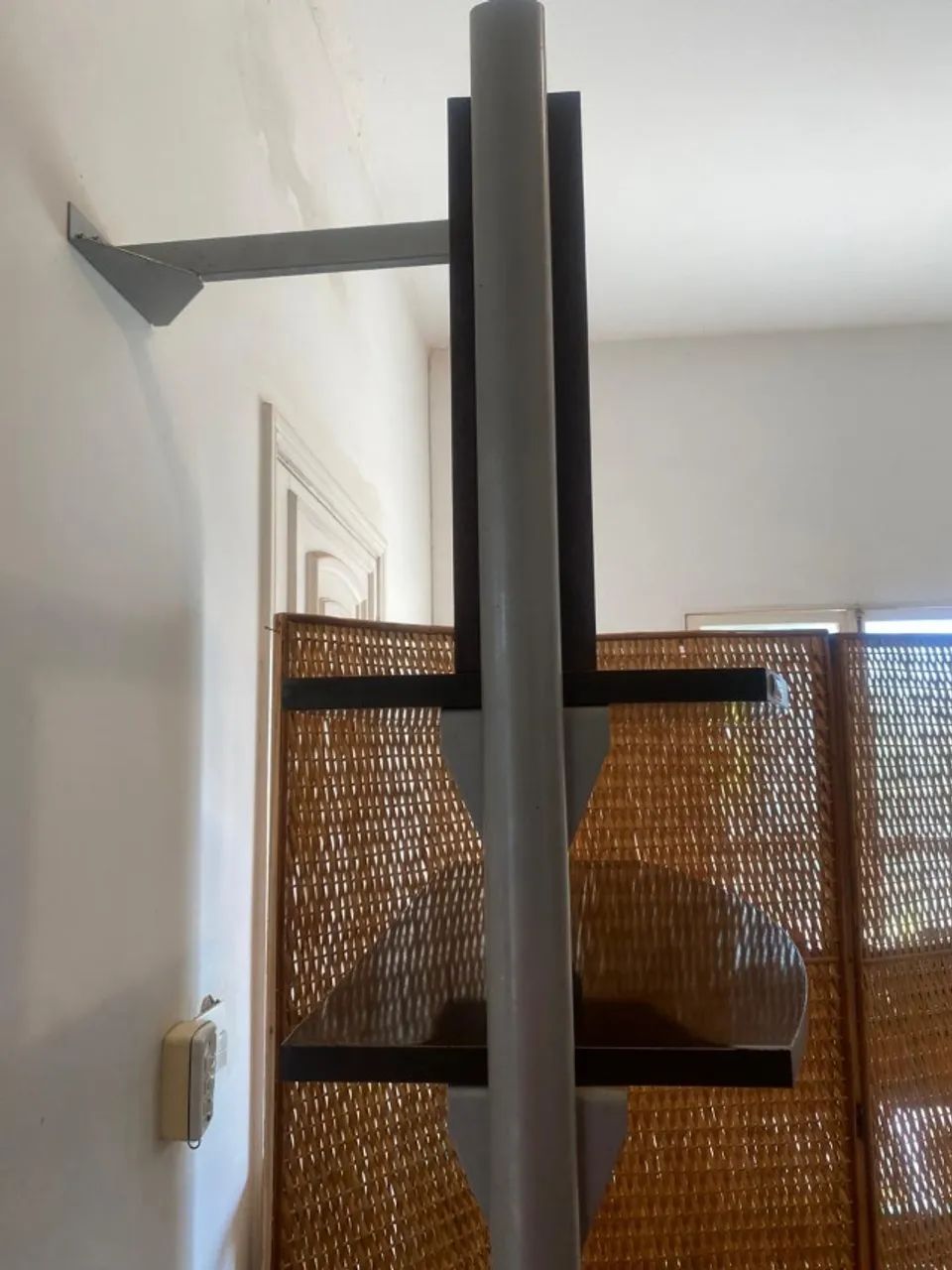 Estante giratória 180° Rudnick, em mogno - Foto 5