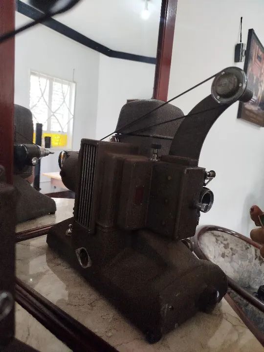 Projetor de Filme funcionando, dá época do cinema mudo - Foto 4