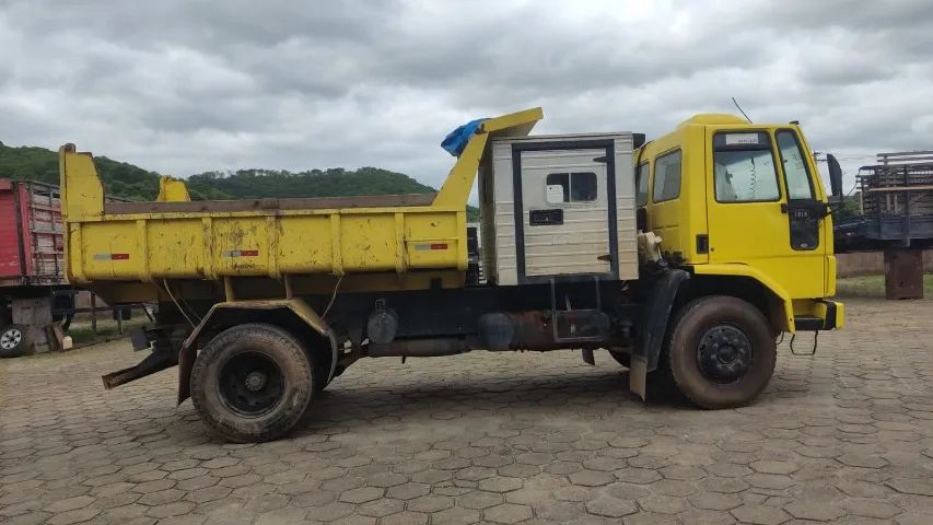 ford cargo 1215, ano 1997, caçamba amarelo - Foto 5