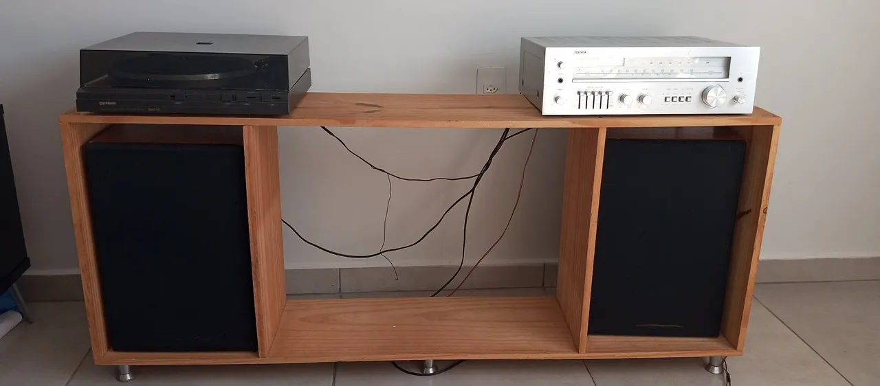 Sistema de Som Vintage - Toca-discos Gradiente, Receiver Polyvox e caixas