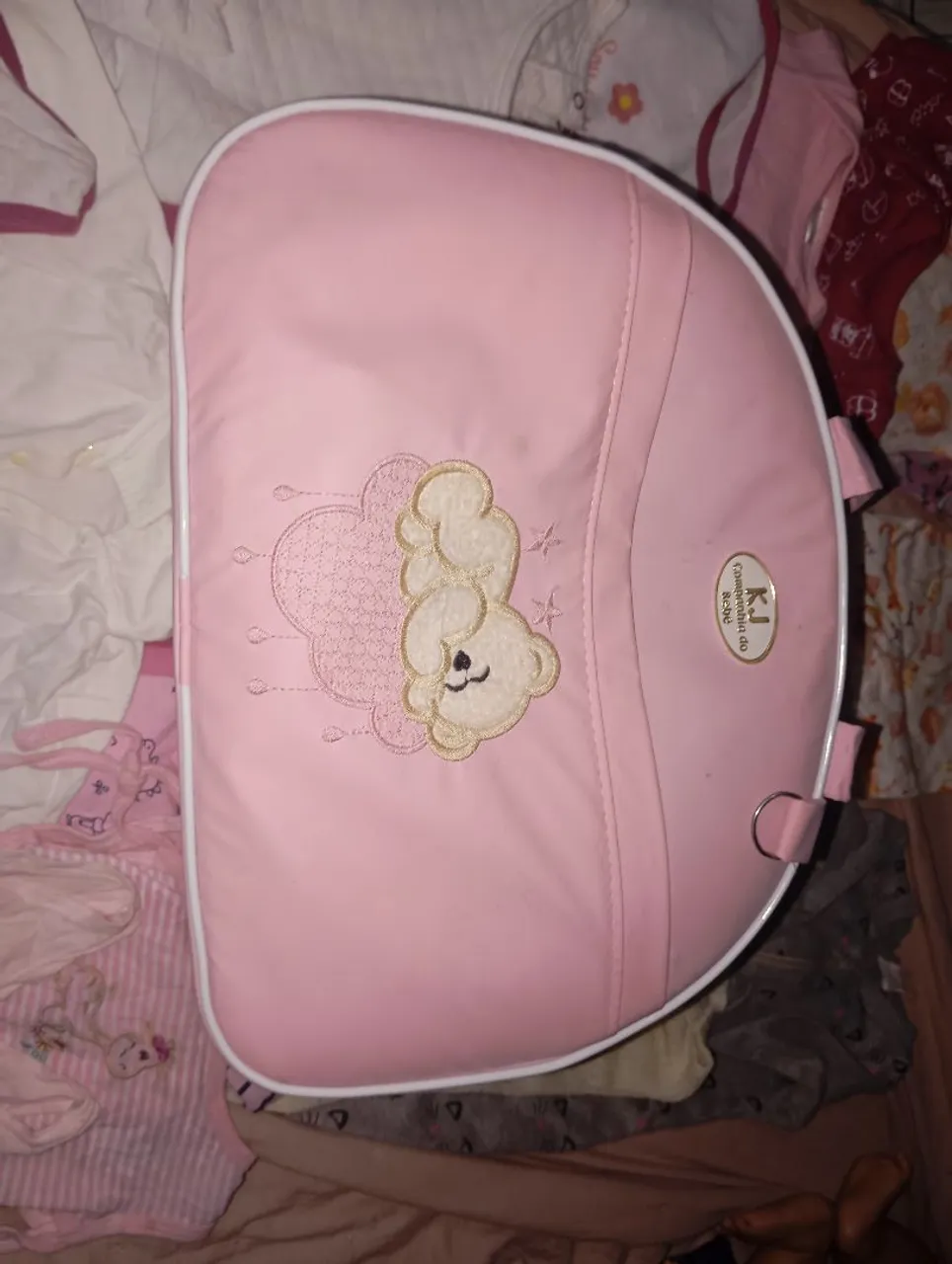 Vendo essas roupinhas de bebê feminino, bebê conforto